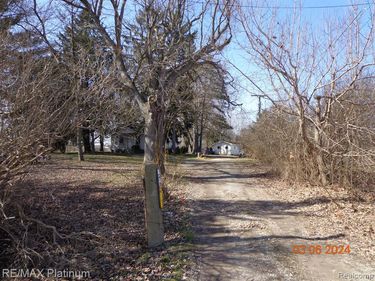 1285 N OLD US 23, Hartland Twp, MI 48843