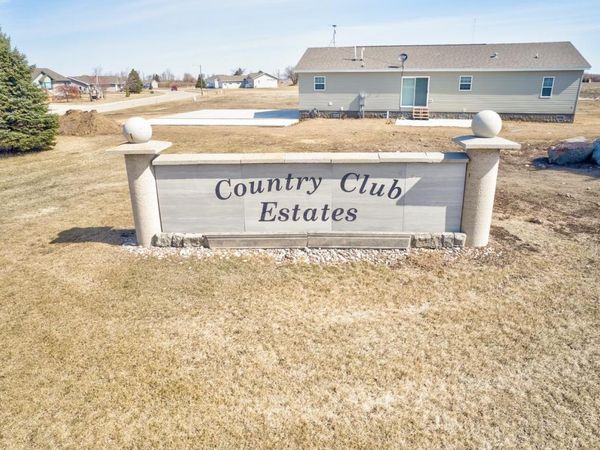 1671 365th Avenue, Estherville, IA 51334
