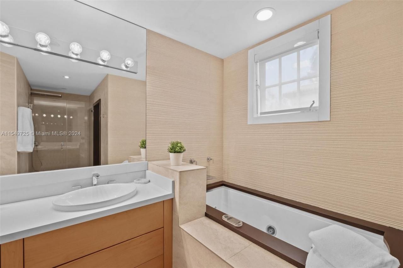 19127 Fisher Island Dr, Unit 19127, Miami Beach, FL 33109 Photo