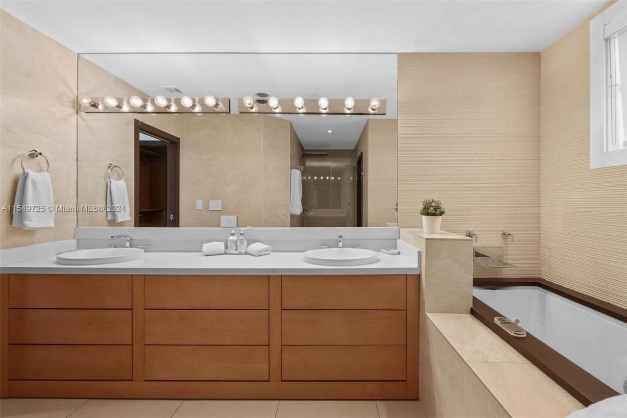 19127 Fisher Island Dr, Unit 19127, Miami Beach, FL 33109 Photo