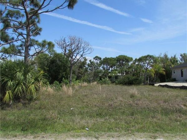 8812 Yukon CT, ST. JAMES CITY, FL 33956