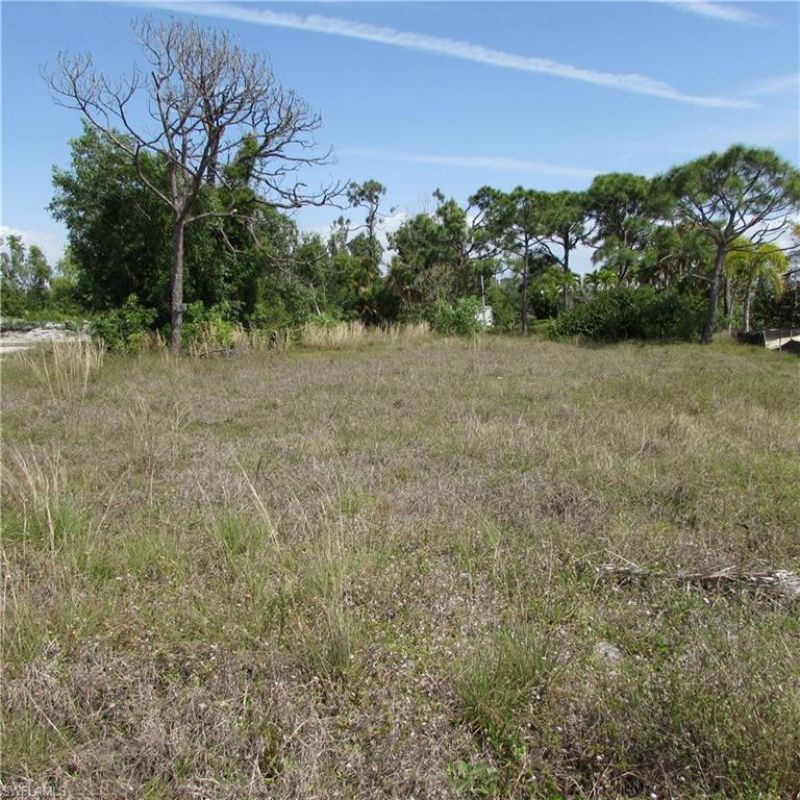 8812 Yukon Ct, Saint James City, FL 33956 Photo