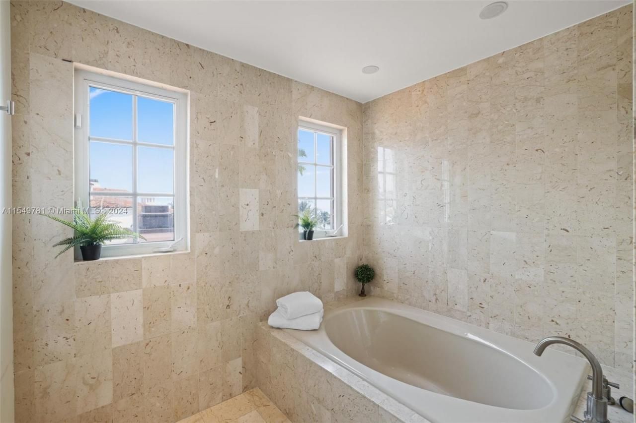 2442 Fisher Island Dr, Unit 5402, Miami Beach, FL 33109 Photo