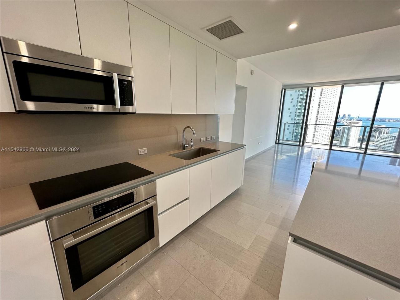 68 SE 6th St, Unit 2707, Miami, FL 33131 Photo