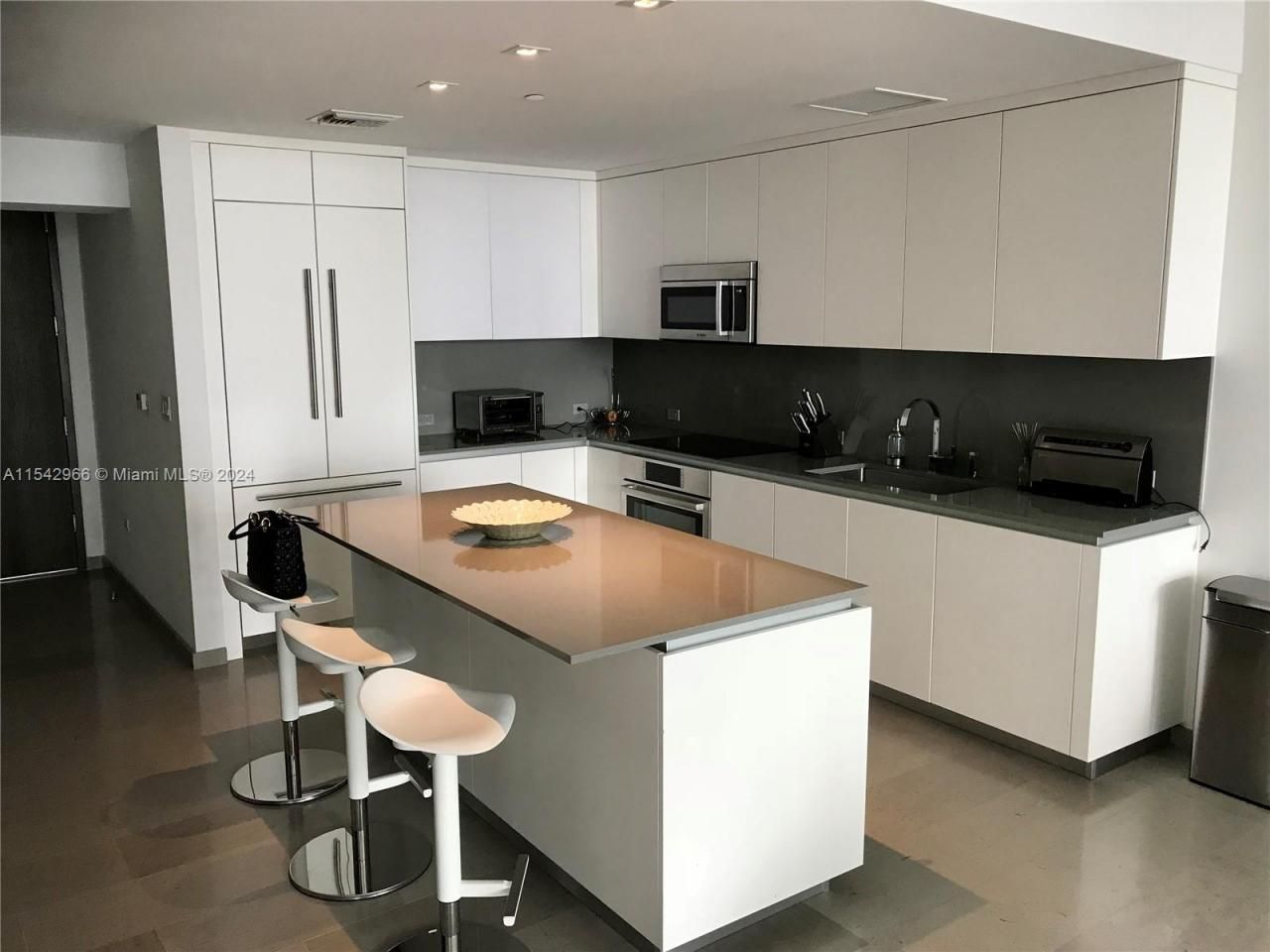 68 SE 6th St, Unit 2707, Miami, FL 33131 Photo