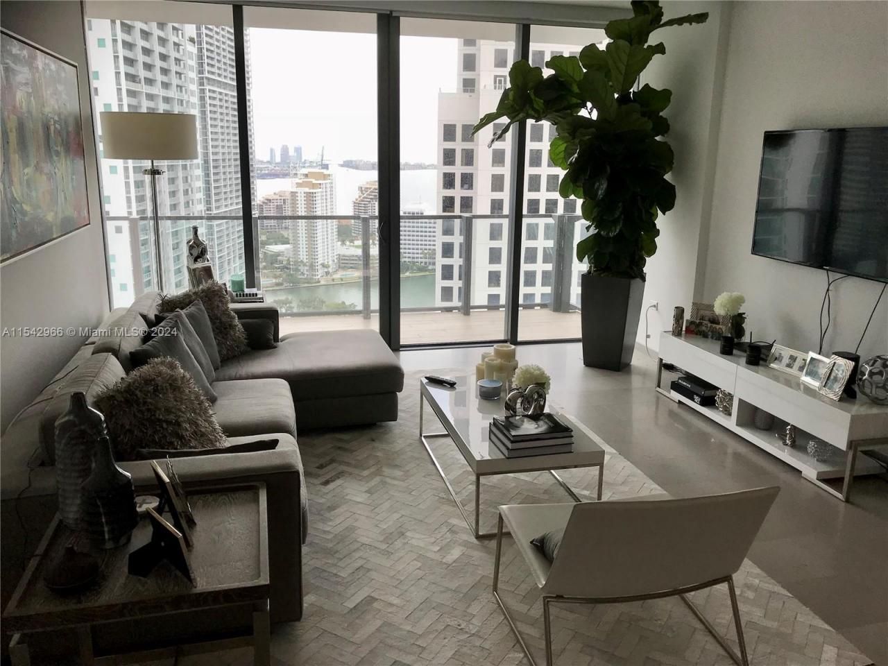 68 SE 6th St, Unit 2707, Miami, FL 33131 Photo