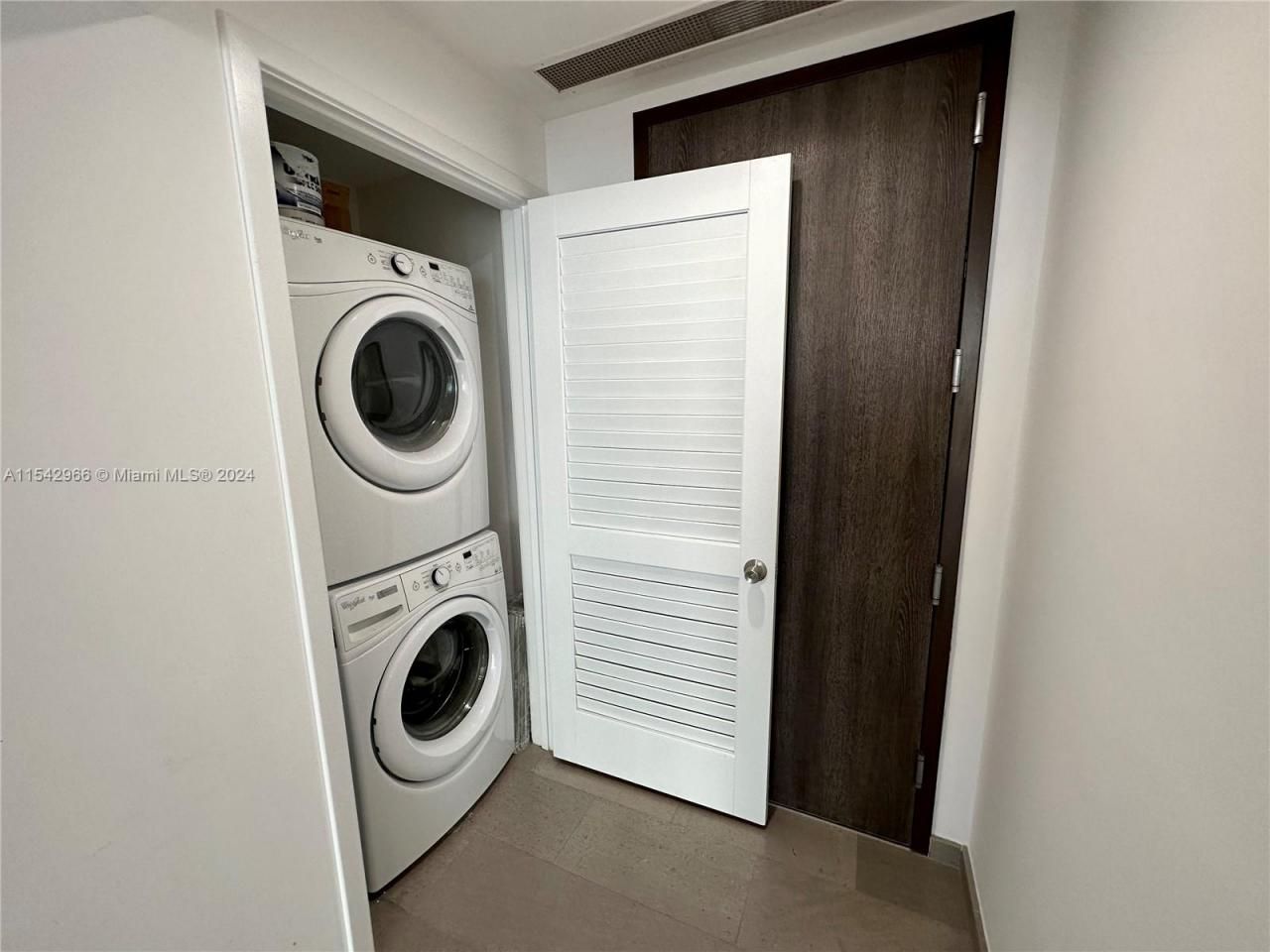 68 SE 6th St, Unit 2707, Miami, FL 33131 Photo