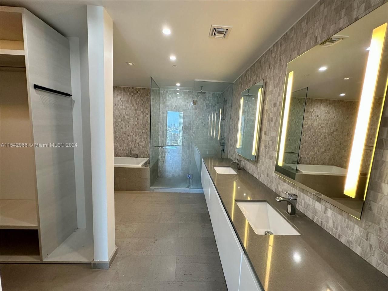 68 SE 6th St, Unit 2707, Miami, FL 33131 Photo