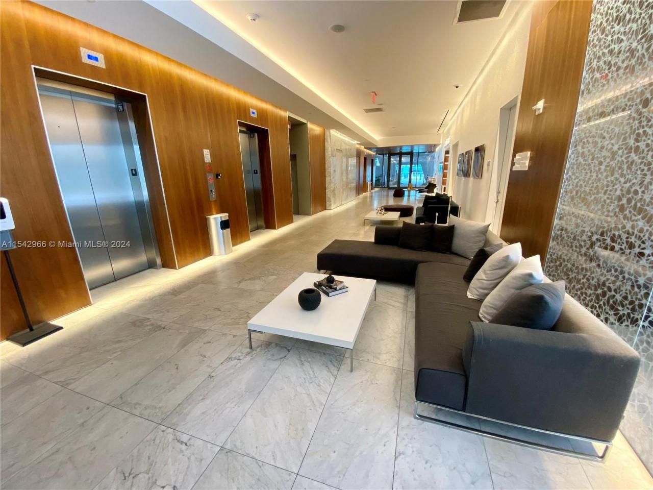 68 SE 6th St, Unit 2707, Miami, FL 33131 Photo