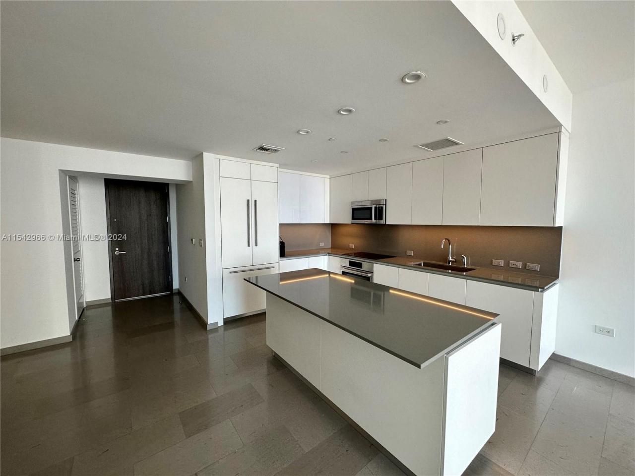 68 SE 6th St, Unit 2707, Miami, FL 33131 Photo