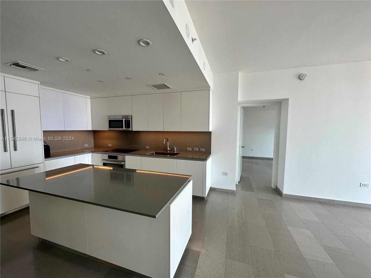 68 SE 6th St, Unit 2707, Miami, FL 33131 Photo