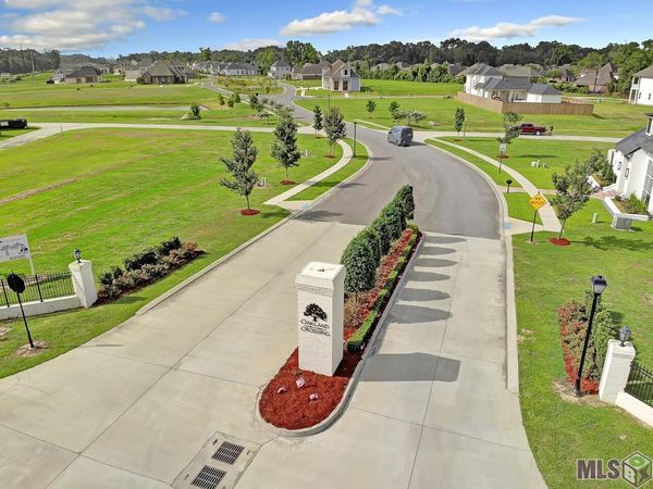 77 Emery Ln, Prairieville, LA 70769