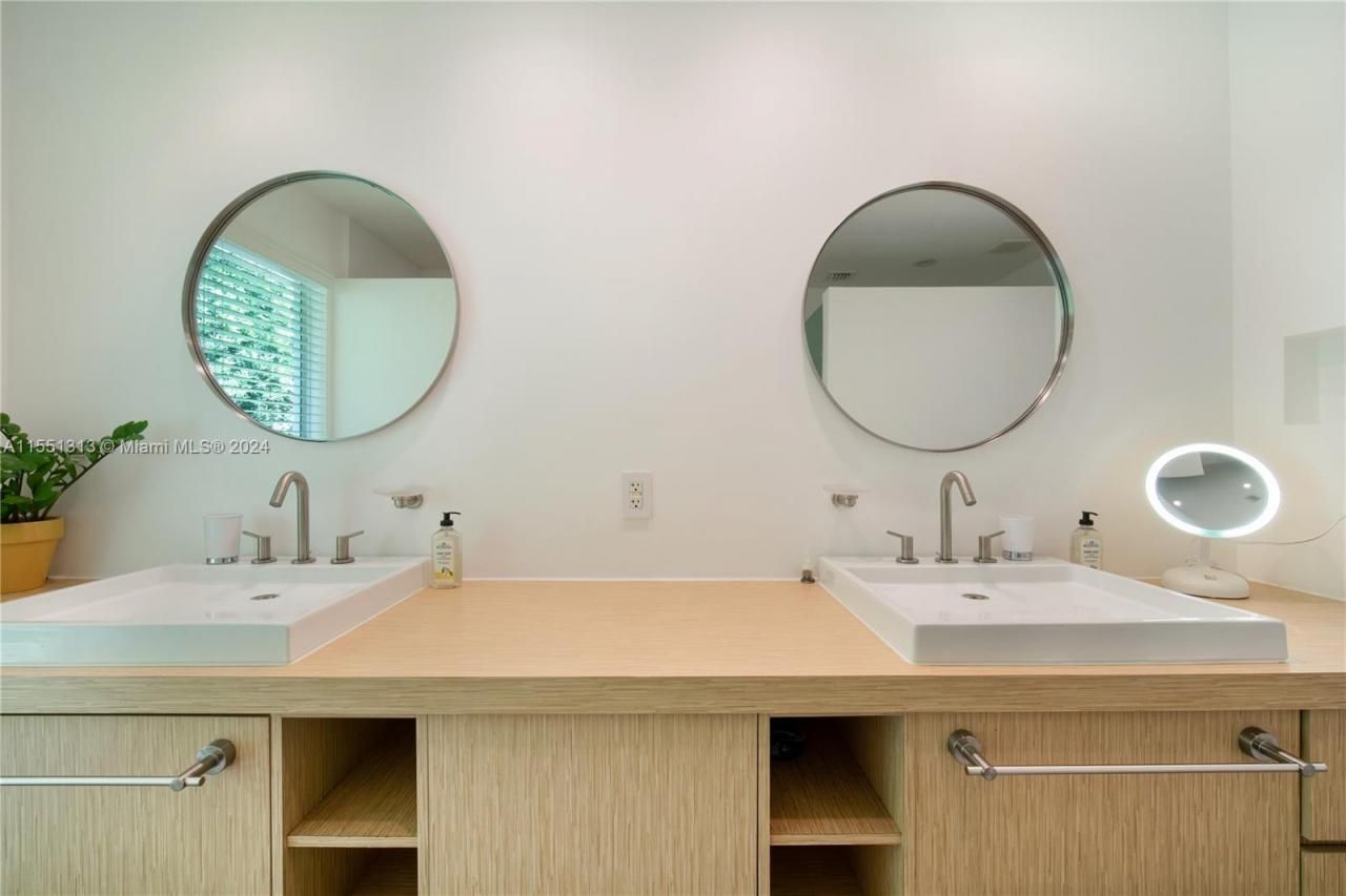 861 Harbor Dr, Key Biscayne, FL 33149 Photo