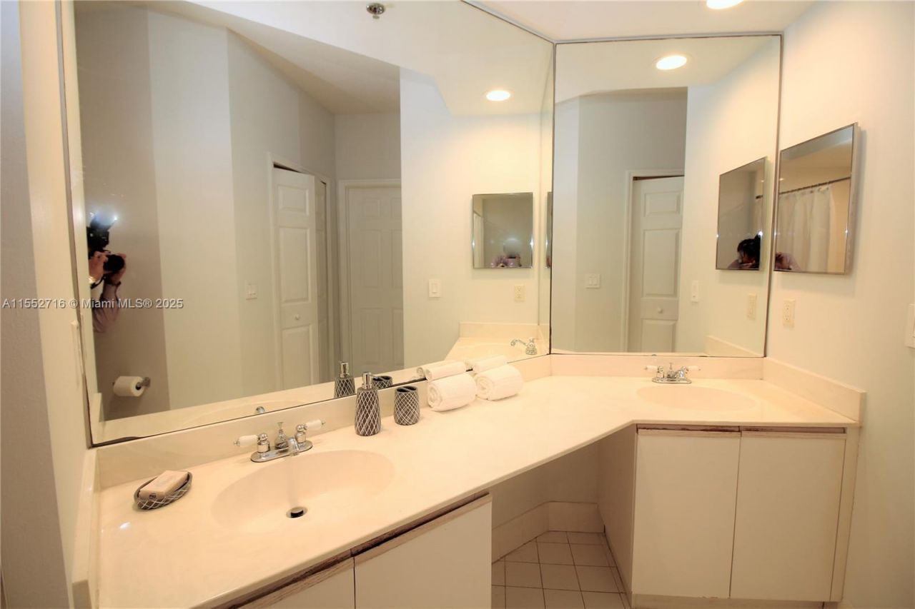 3255 NE 184th St, Unit 12311, Aventura, FL 33160 Photo