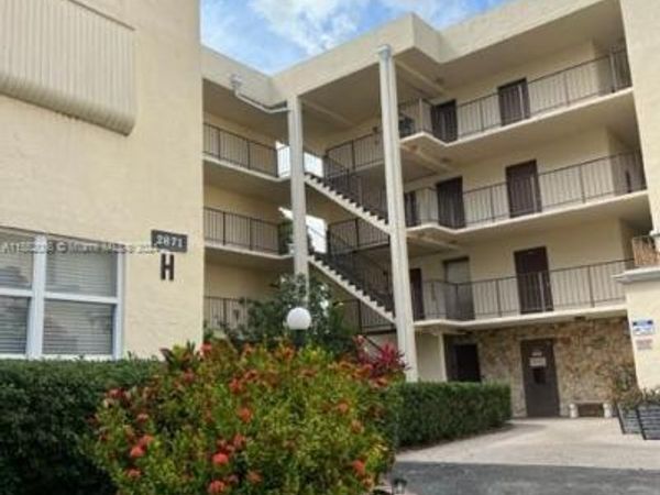 2871 Somerset Dr, Unit 218, Lauderdale Lakes, FL 33311