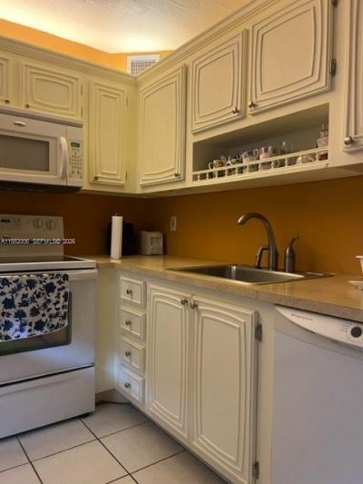 2871 Somerset Dr, Unit 218, Lauderdale Lakes, FL 33311 Photo