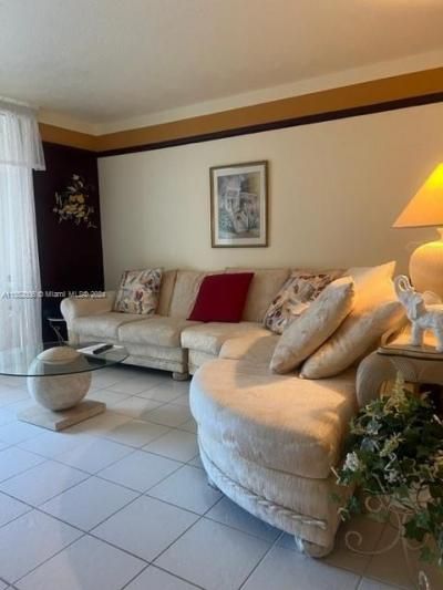 2871 Somerset Dr, Unit 218, Lauderdale Lakes, FL 33311 Photo