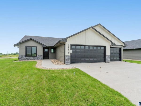 1235 E WAYNE Pl, Tea, SD 57064