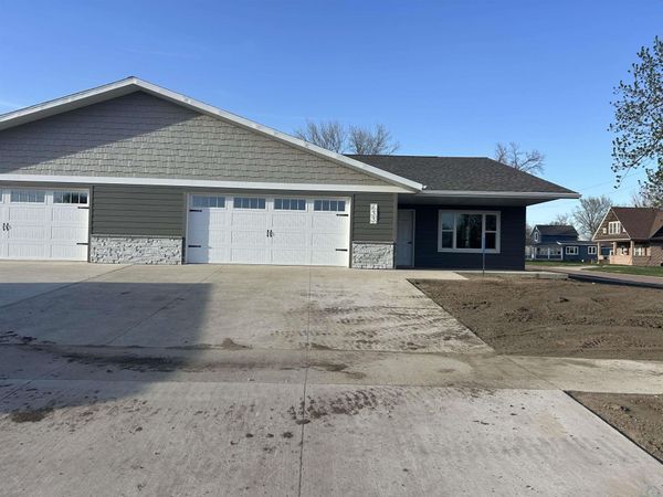 633 7th Street, Sheldon, IA 51201