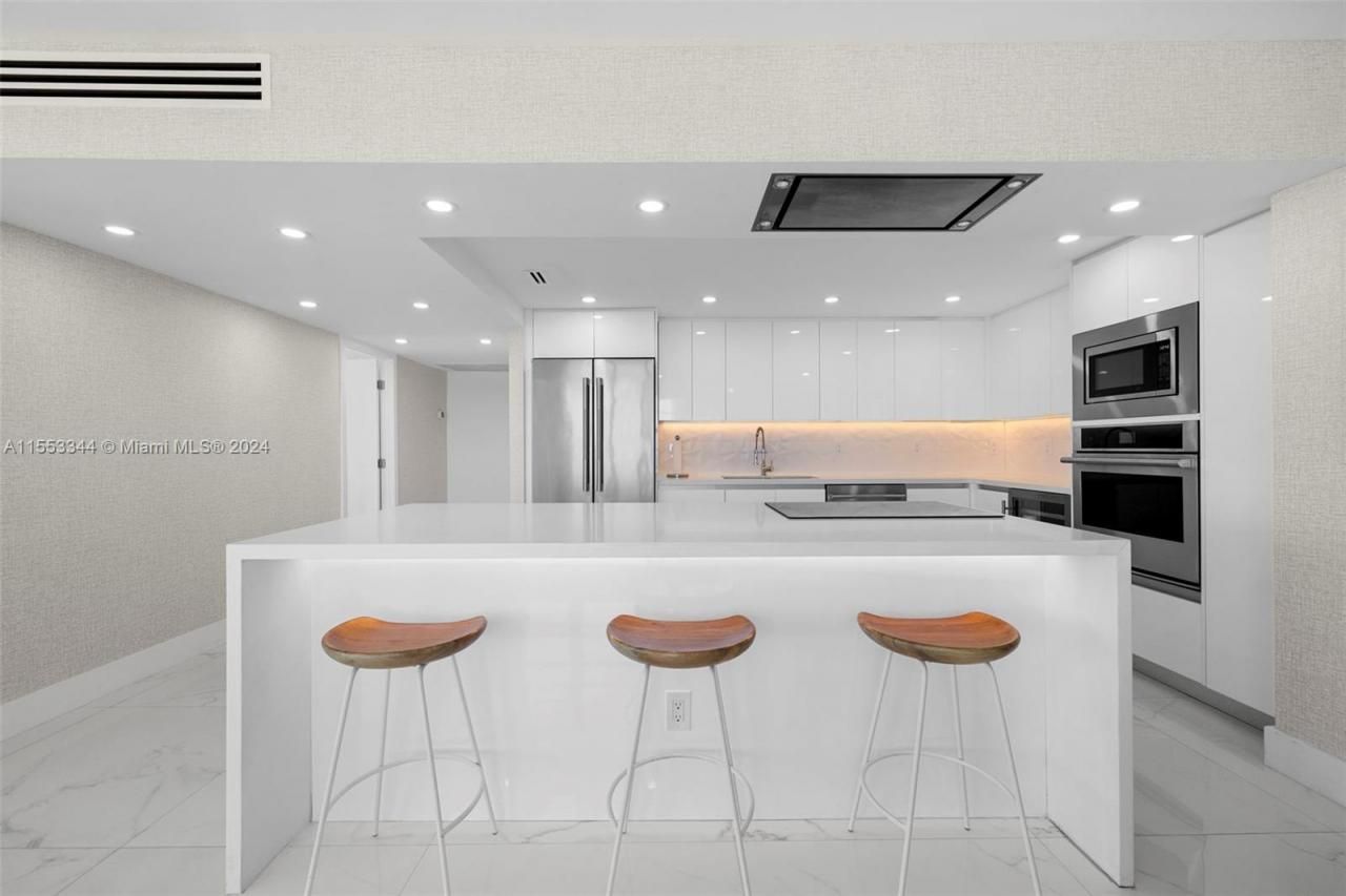 5151 Collins Ave, Unit 1527, Miami Beach, FL 33140 Photo