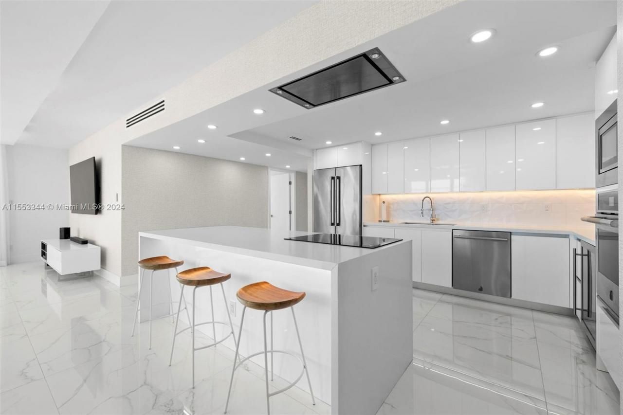 5151 Collins Ave, Unit 1527, Miami Beach, FL 33140 Photo