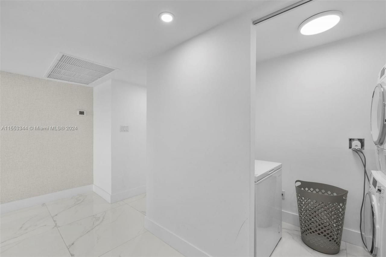 5151 Collins Ave, Unit 1527, Miami Beach, FL 33140 Photo