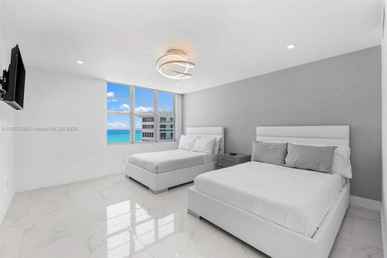 5151 Collins Ave, Unit 1527, Miami Beach, FL 33140 Photo
