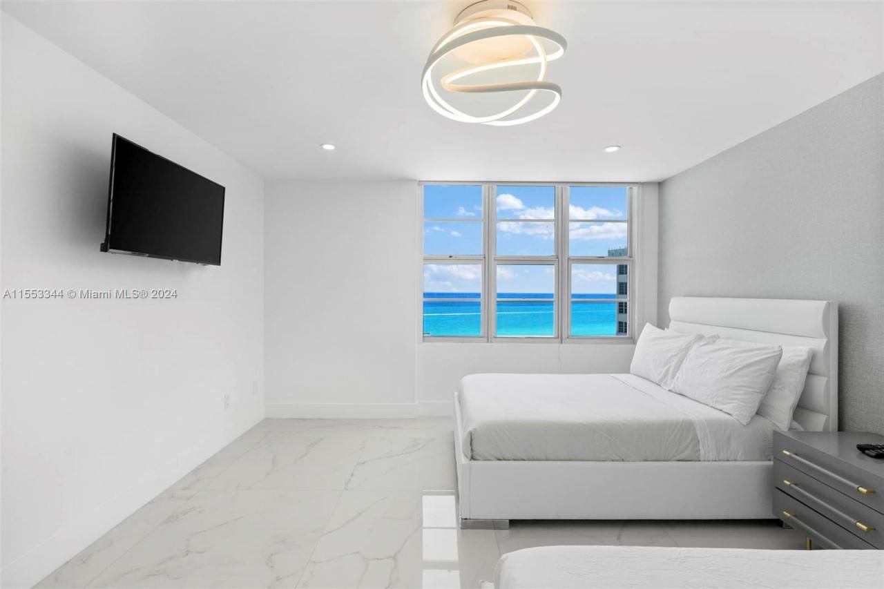 5151 Collins Ave, Unit 1527, Miami Beach, FL 33140 Photo