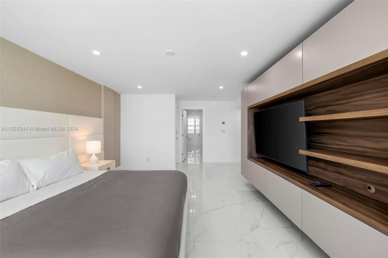 5151 Collins Ave, Unit 1527, Miami Beach, FL 33140 Photo