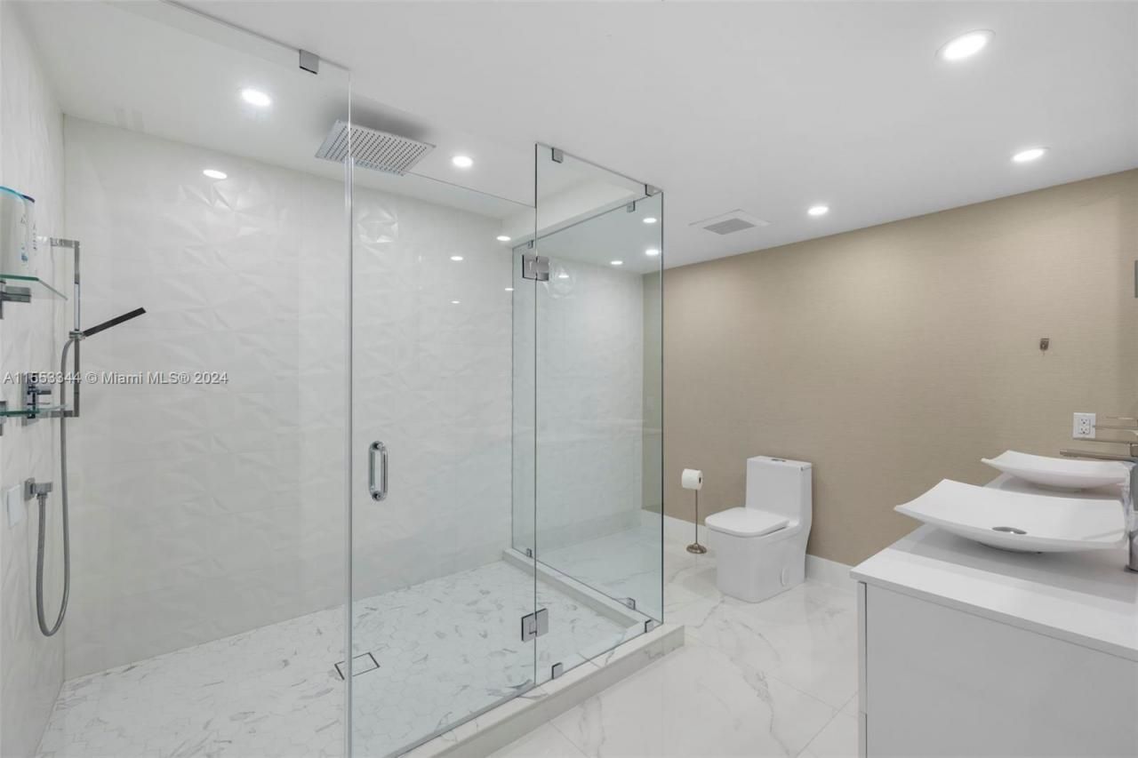 5151 Collins Ave, Unit 1527, Miami Beach, FL 33140 Photo