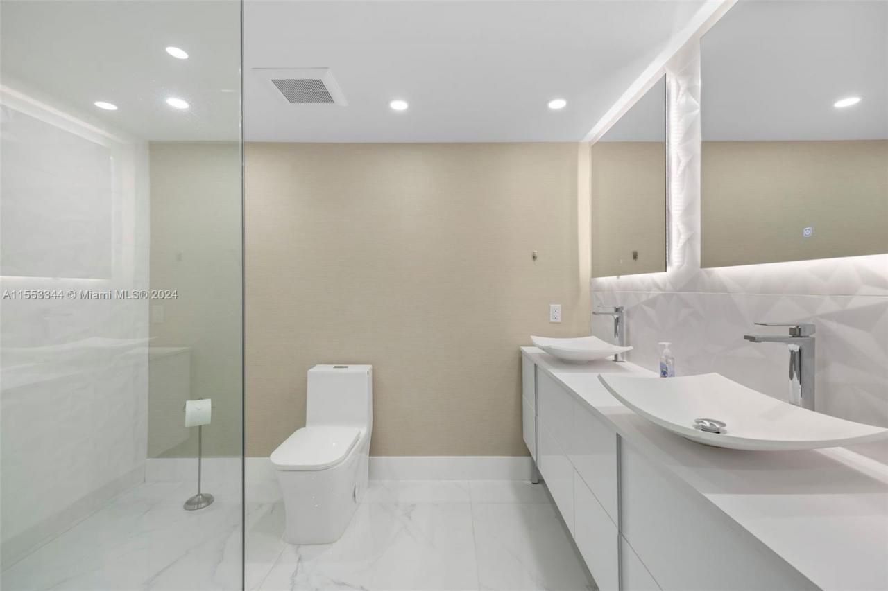 5151 Collins Ave, Unit 1527, Miami Beach, FL 33140 Photo