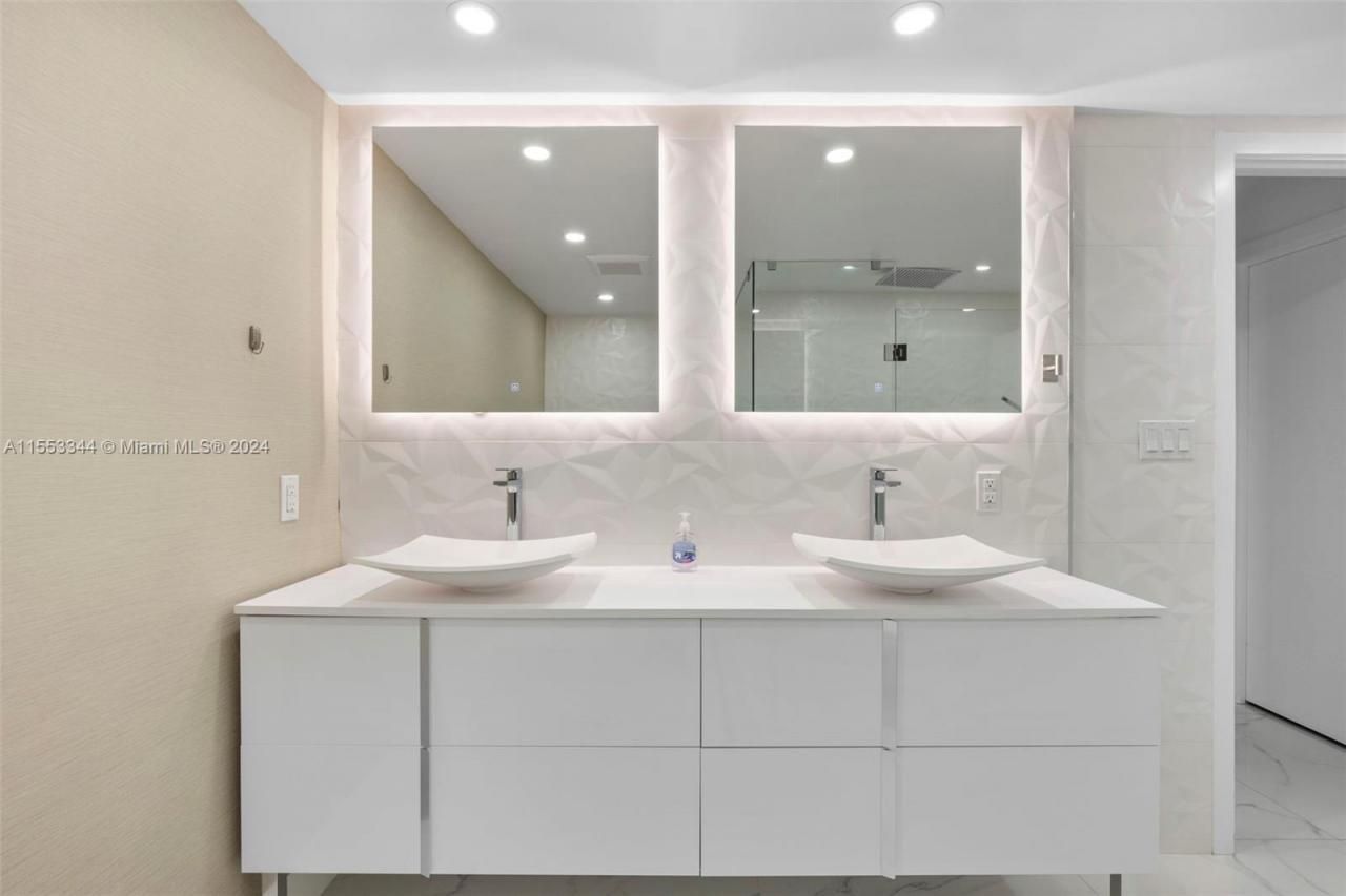 5151 Collins Ave, Unit 1527, Miami Beach, FL 33140 Photo