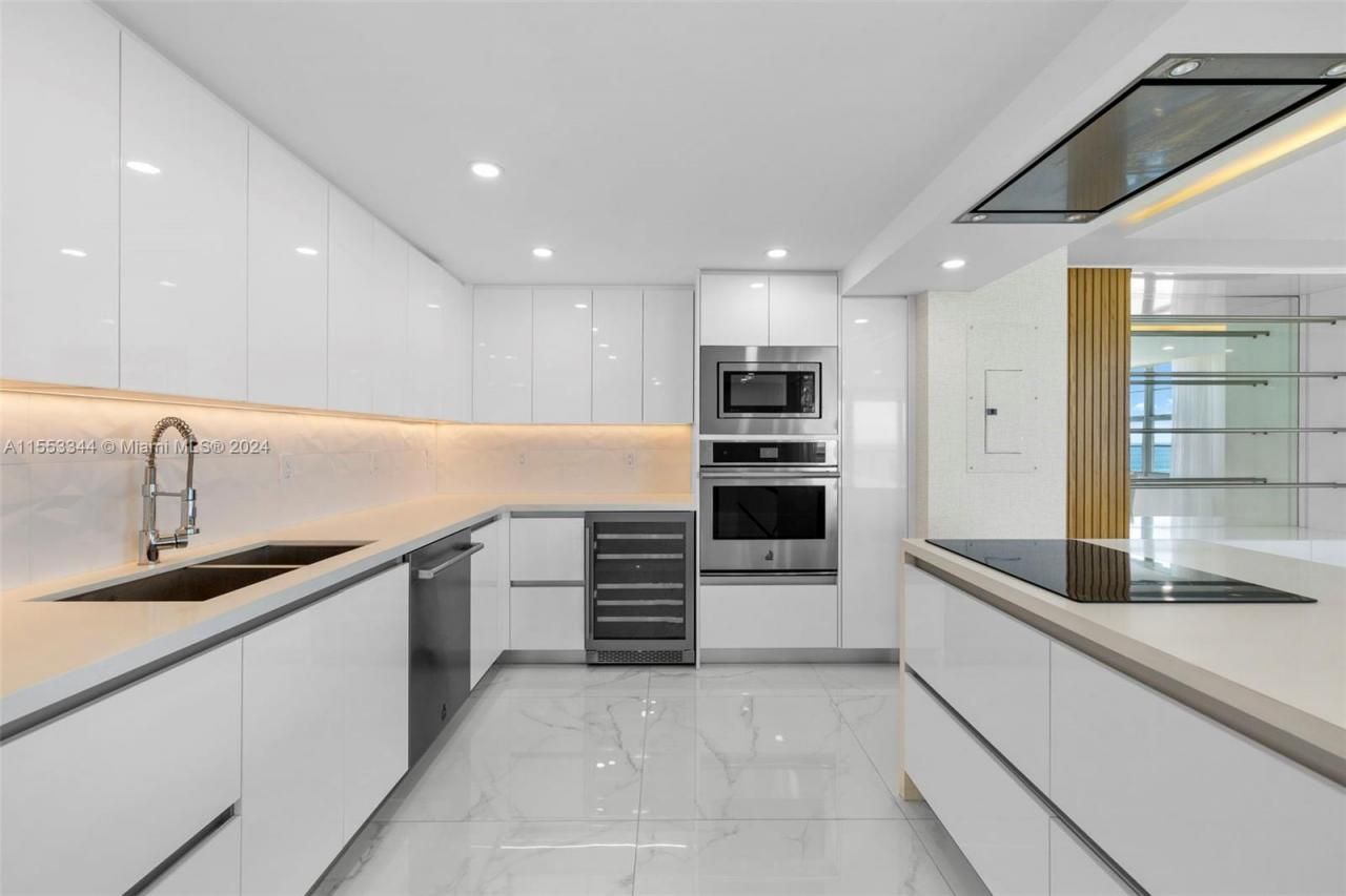 5151 Collins Ave, Unit 1527, Miami Beach, FL 33140 Photo