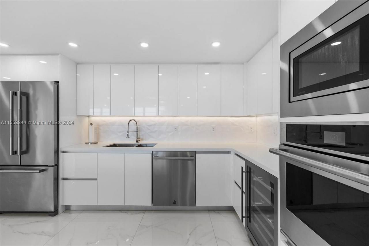 5151 Collins Ave, Unit 1527, Miami Beach, FL 33140 Photo