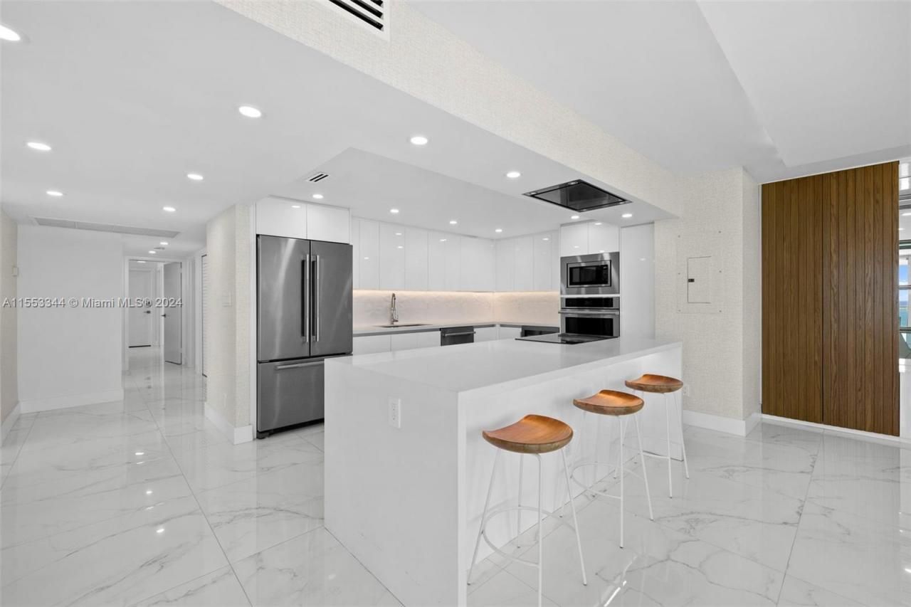 5151 Collins Ave, Unit 1527, Miami Beach, FL 33140 Photo