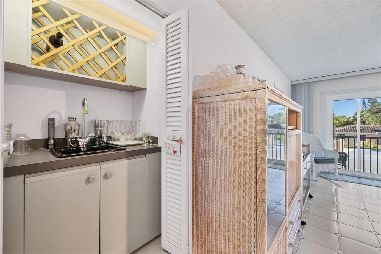 500 S Washington Drive, Unit 5B, Sarasota, FL 34236 Photo