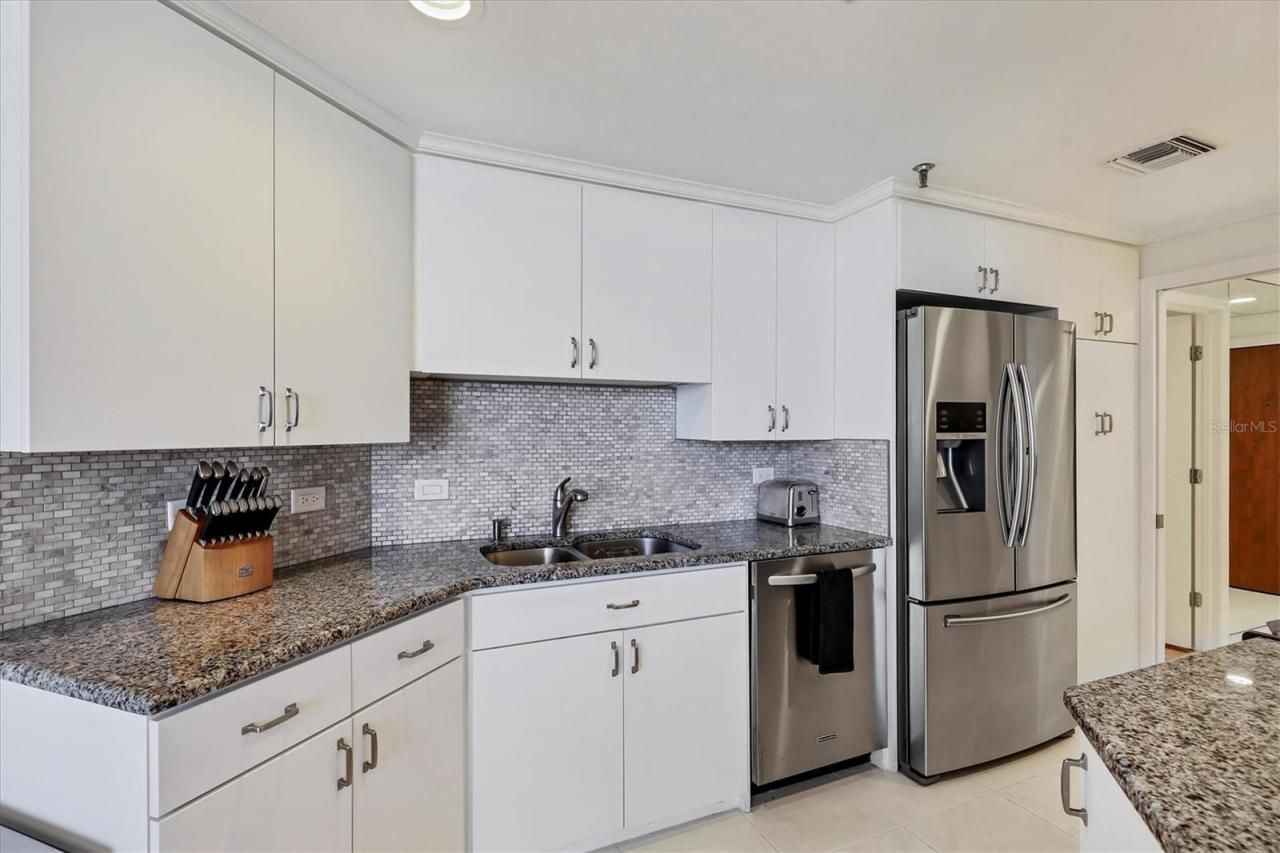 1211 Gulf Of Mexico Drive, Unit 405, Longboat Key, FL 34228 Photo