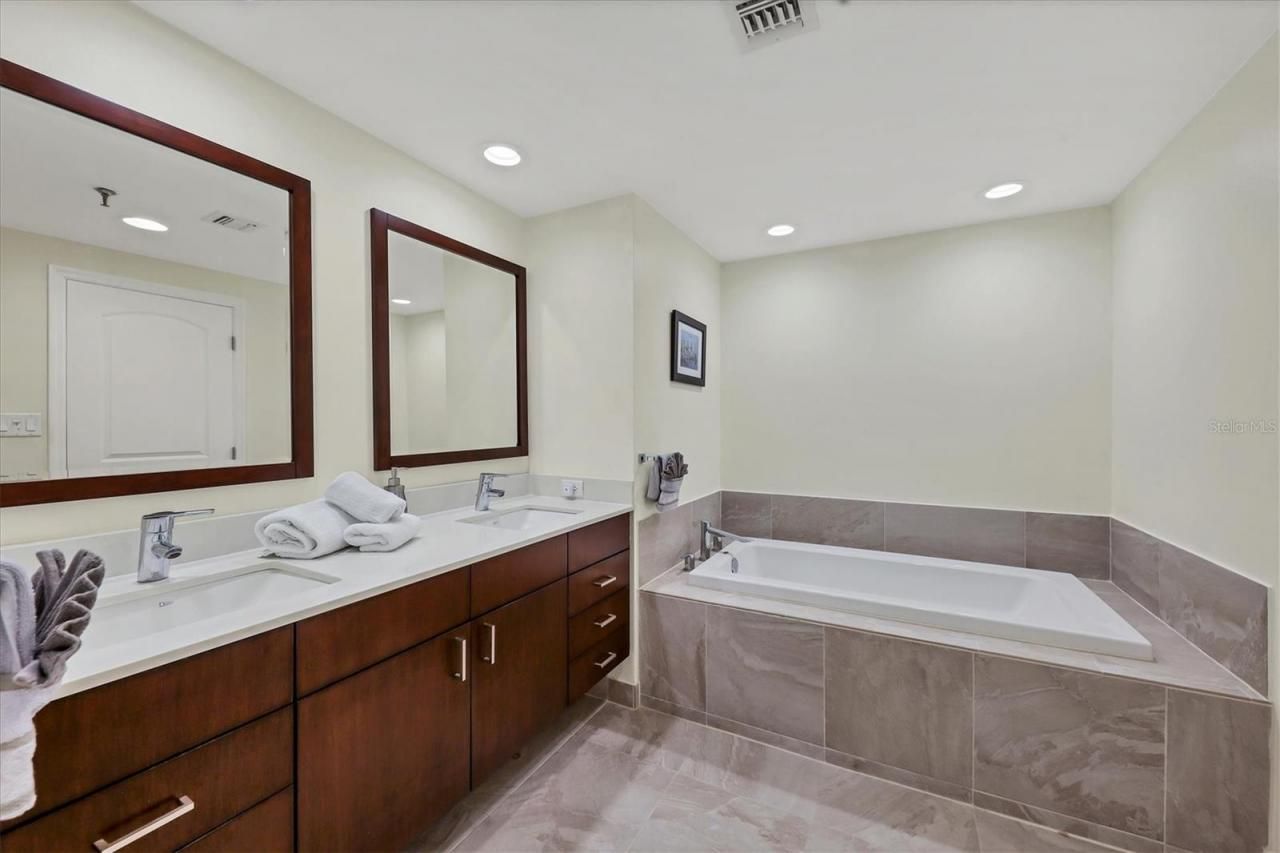 1211 Gulf Of Mexico Drive, Unit 405, Longboat Key, FL 34228 Photo