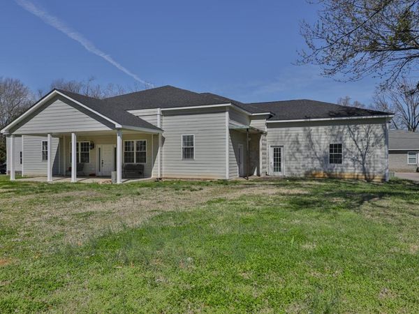 242 Magnolia Avenue, McKenzie, TN 38201