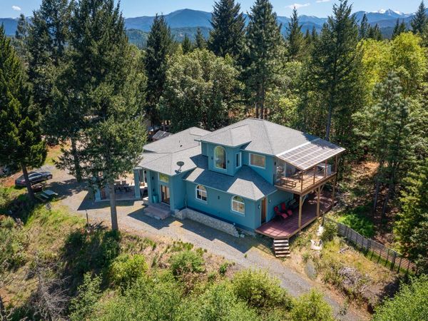 118 Airport Drive, Cave Junction, OR 97523