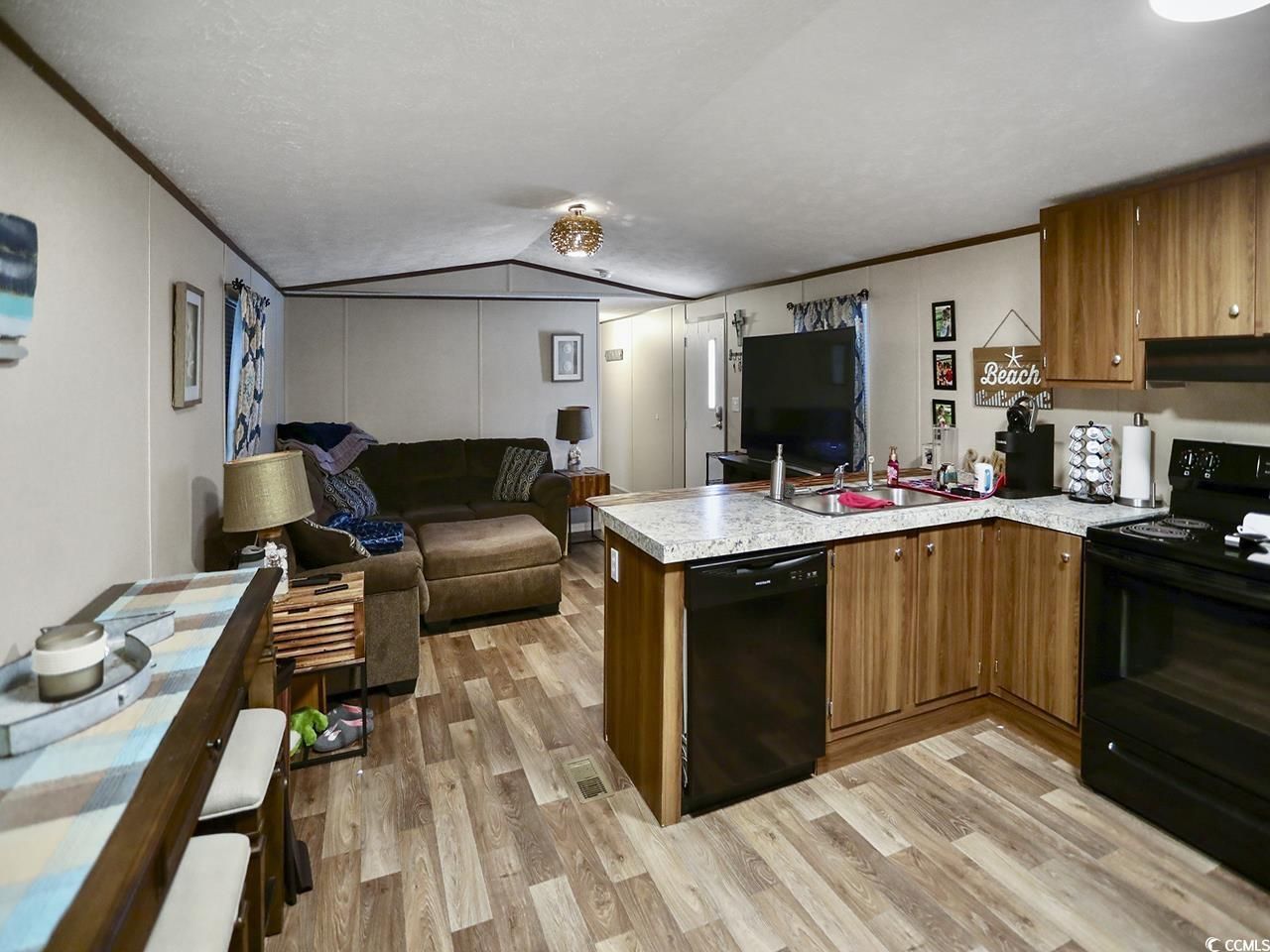 4520 Albatross St. Photo 7