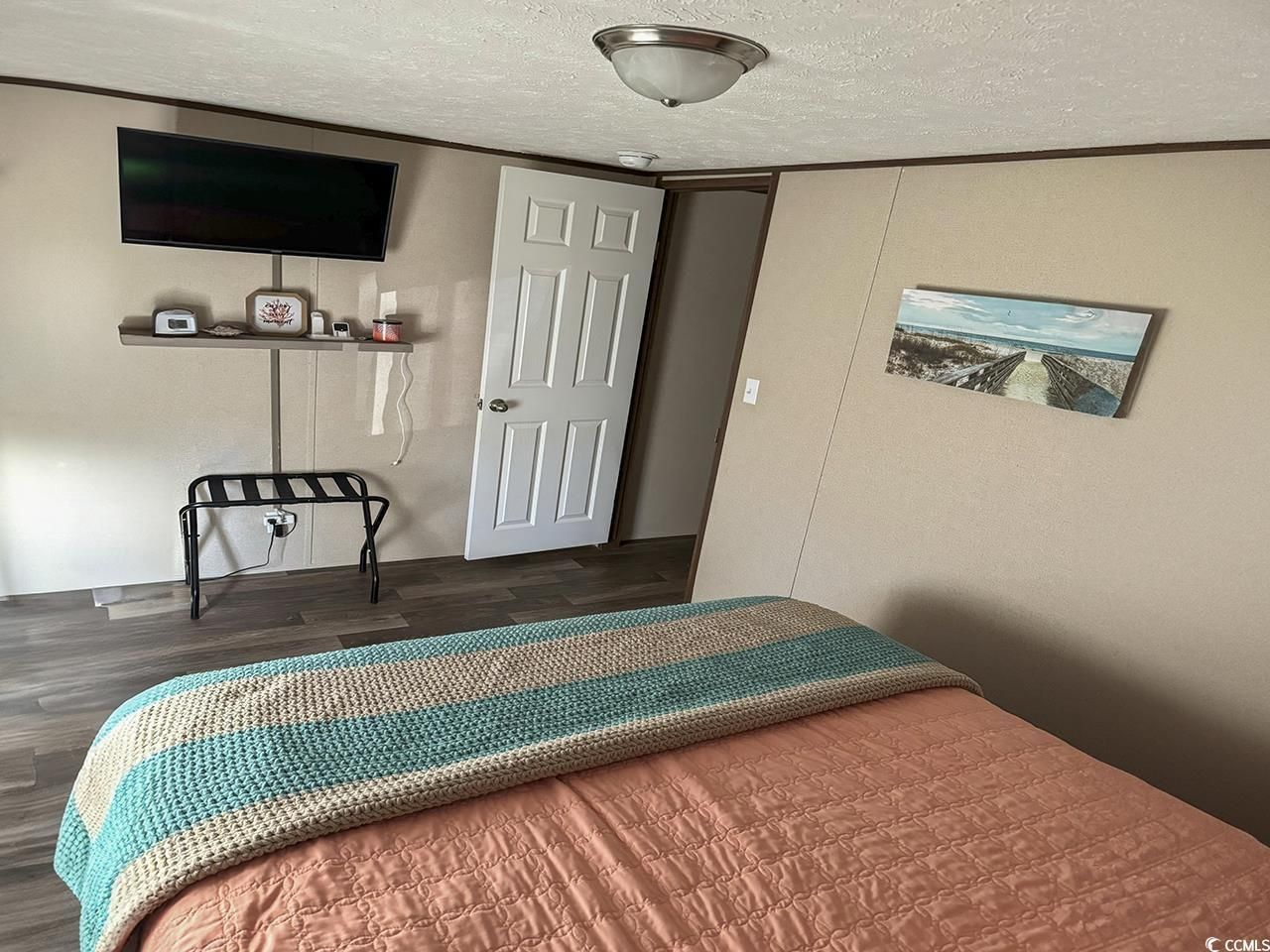 4520 Albatross St. Photo 9