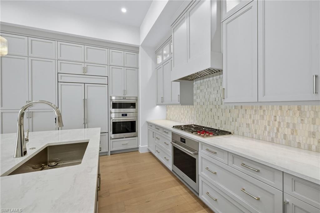 2032 Cambridge Park Dr, Naples, FL 34109 Photo