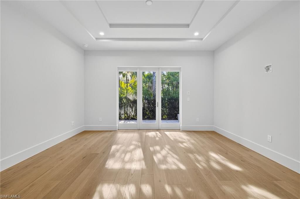 2032 Cambridge Park Dr, Naples, FL 34109 Photo