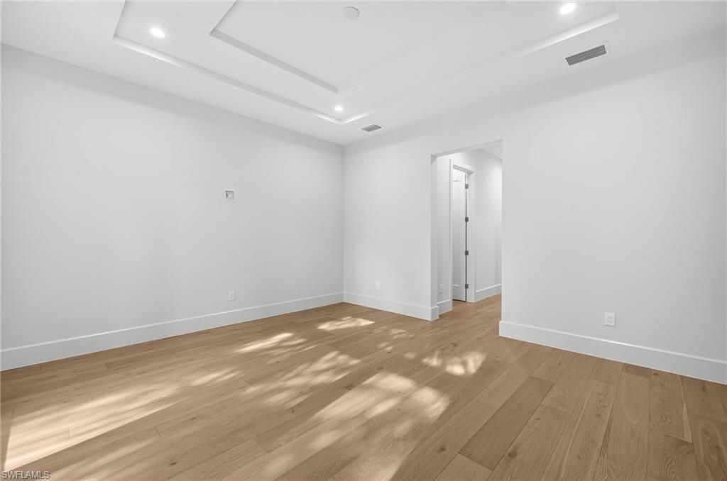 2032 Cambridge Park Dr, Naples, FL 34109 Photo