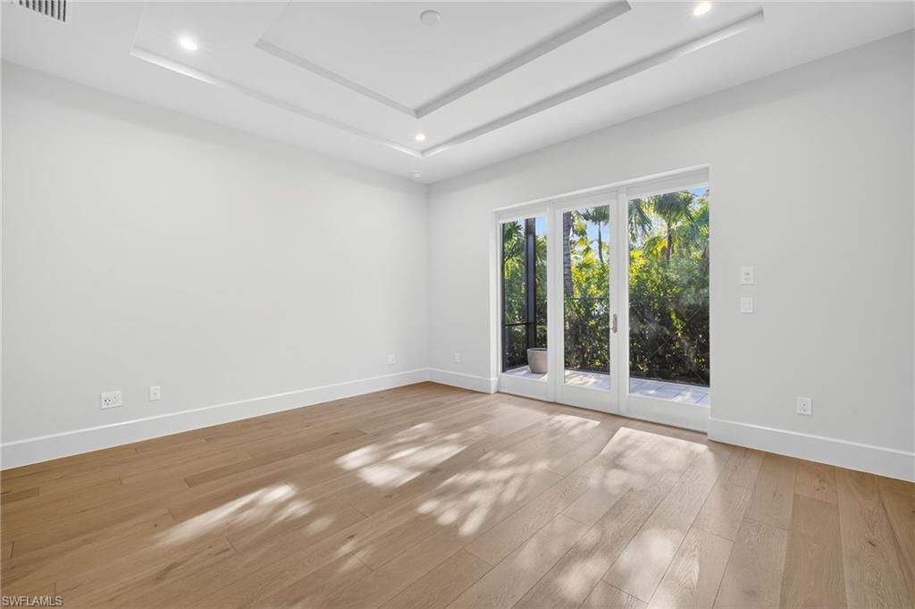 2032 Cambridge Park Dr, Naples, FL 34109 Photo