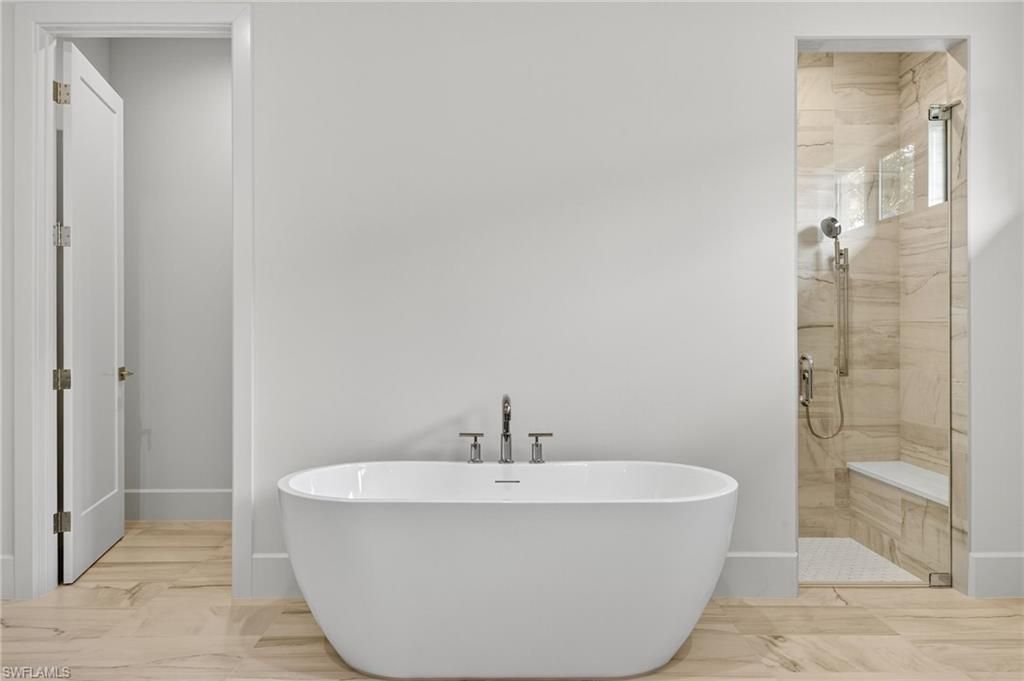 2032 Cambridge Park Dr, Naples, FL 34109 Photo