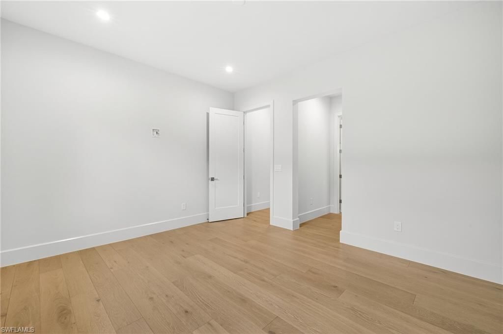 2032 Cambridge Park Dr, Naples, FL 34109 Photo