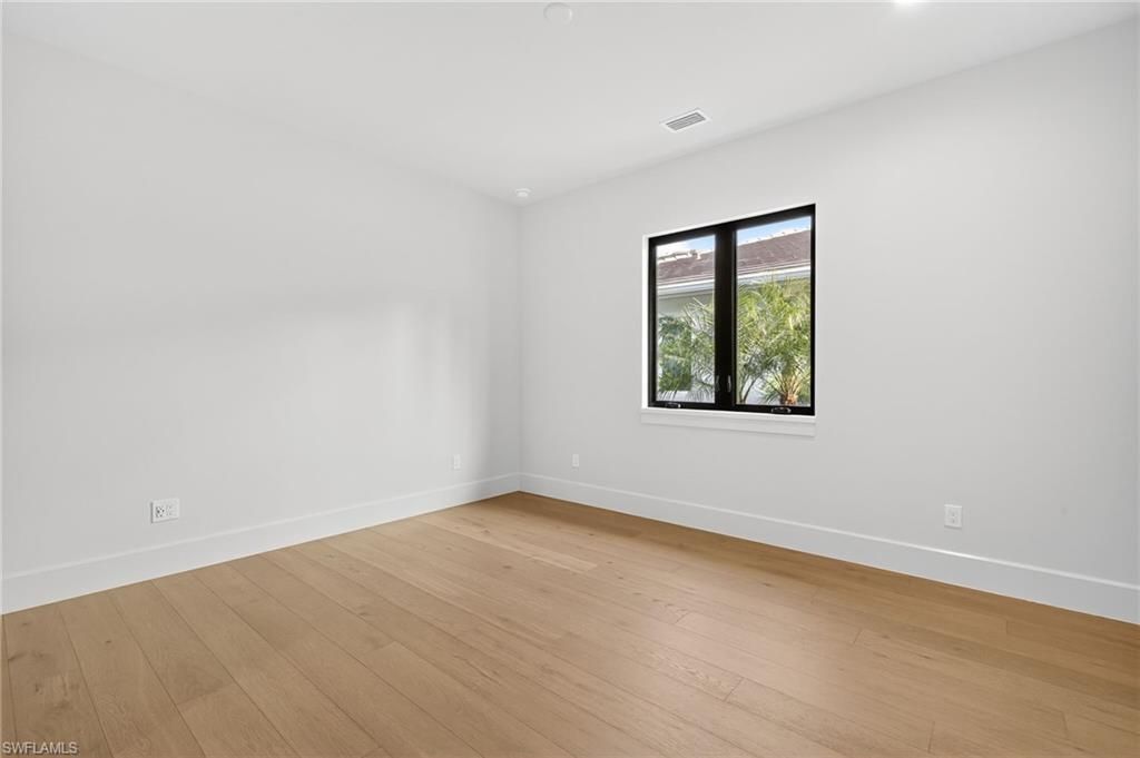 2032 Cambridge Park Dr, Naples, FL 34109 Photo