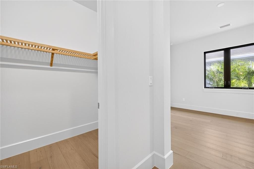 2032 Cambridge Park Dr, Naples, FL 34109 Photo